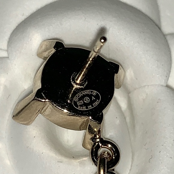 āāSOLDāā21A dangling CC with crystals and pearl - Picture 5 of 7